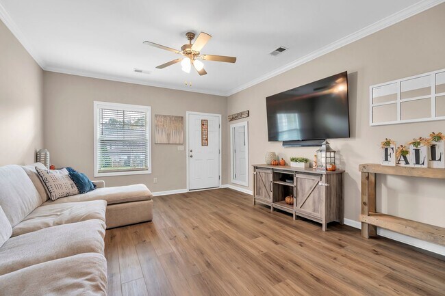 Foto del edificio - Beautiful 4BR Townhome in Mauldin - Whispe...