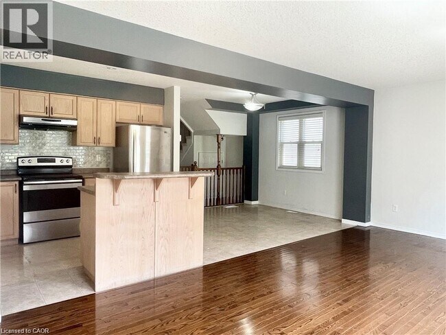 Building Photo - 284 Purple Sage Crescent