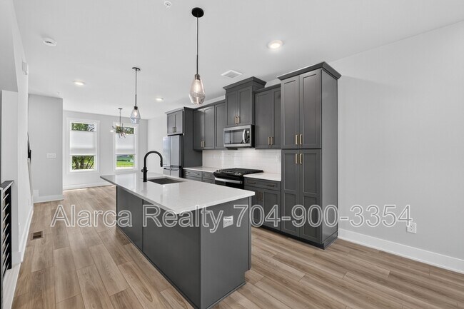 Foto del edificio - 5018 Tiny Ln