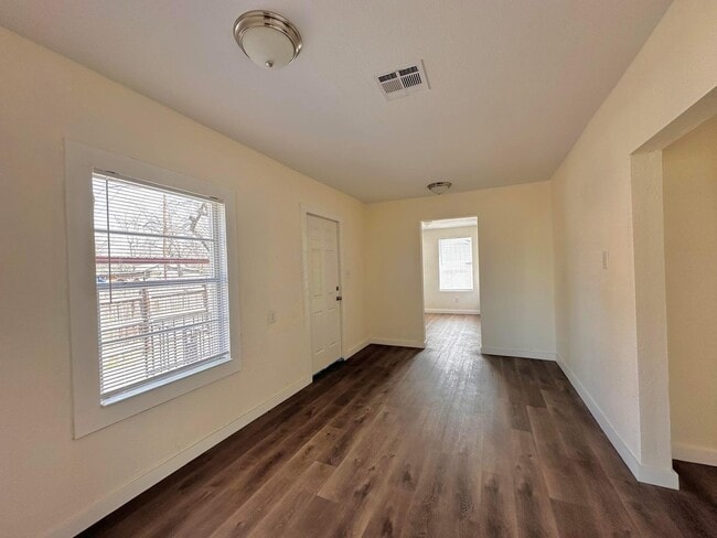 Foto del edificio - 3614 Erath Ave