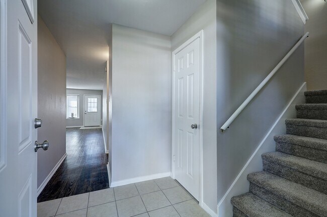 Foto del edificio - 7913 Ellinger Ln