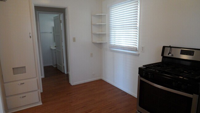 Foto del edificio - 815-815 W Maple Ave