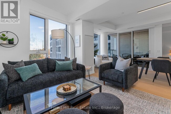 Building Photo - 31 Huron St