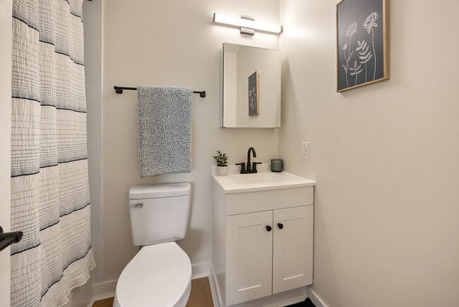 Building Photo - Breckenridge Apartments
