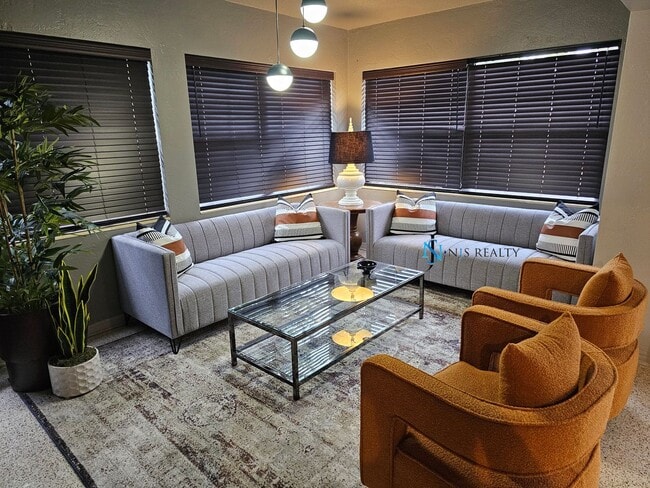 Building Photo - Classy Modern Renovation Home... true 3/2 ...