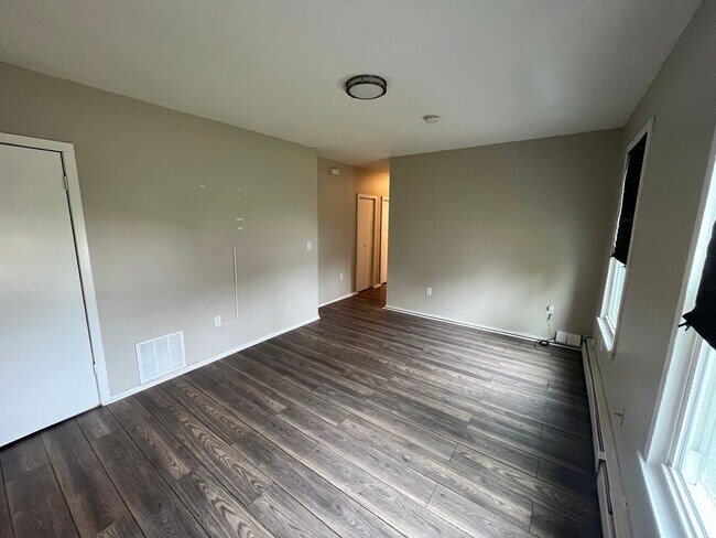Building Photo - 107 Spruce Street