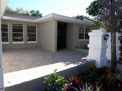 Building Photo - 2205 Cypress Point Dr E