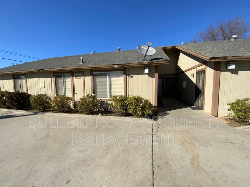 Primary Photo - 3352 N Marks Ave