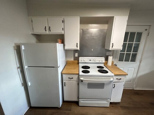 Foto del edificio - $1050 Middletown 2 bedroom for rent