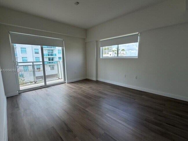 Building Photo - 1712 SW 2nd Ave