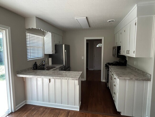 Foto del edificio - 2055 Fernwood Cir