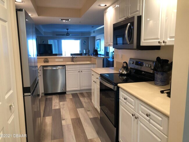 Building Photo - 4650 Links Village Dr