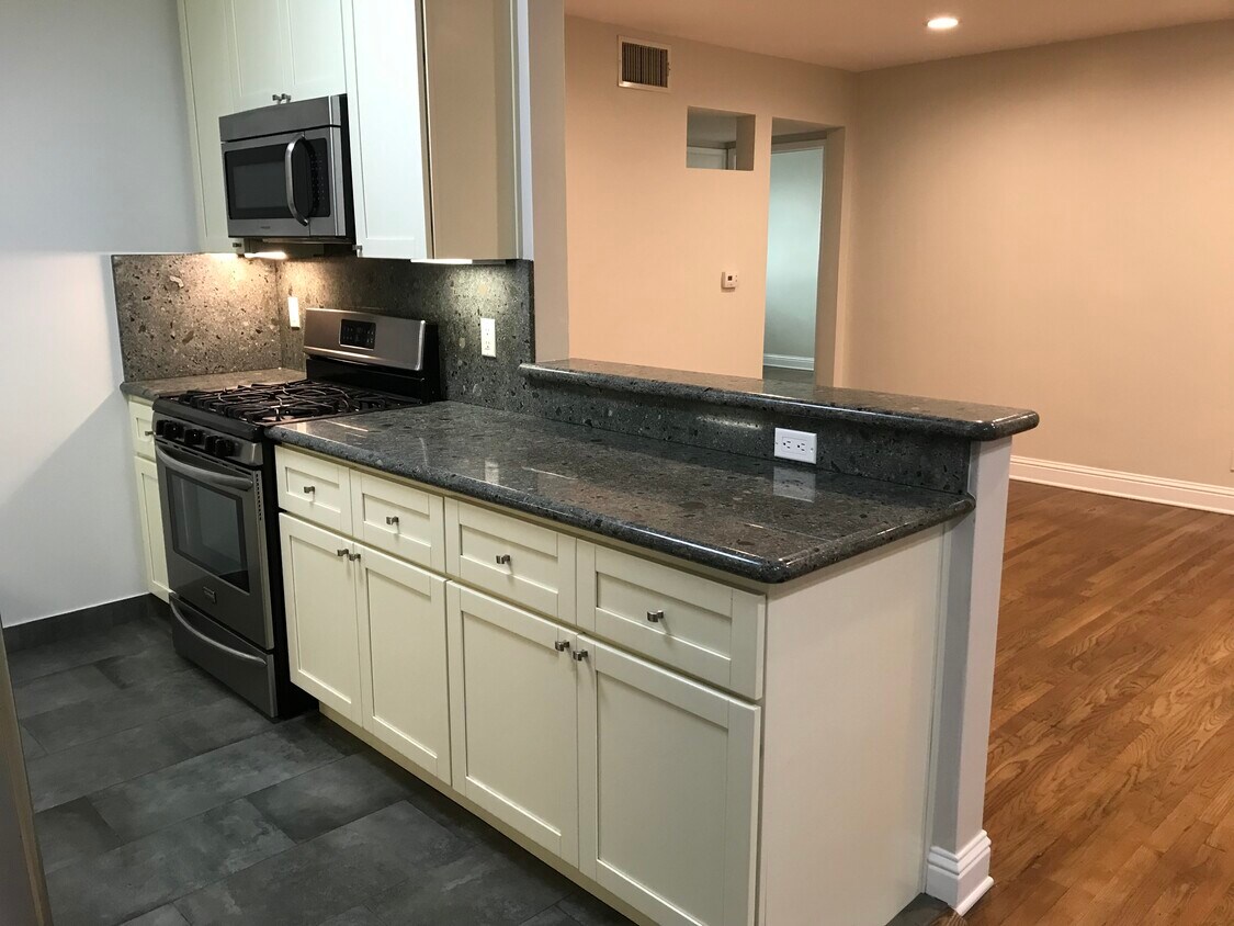 Foto principal - 1427 N Fuller Ave