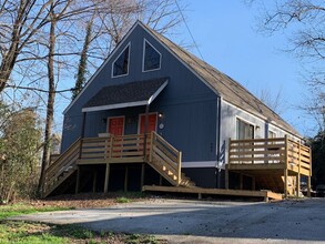 Building Photo - 400 Lindsay Rd