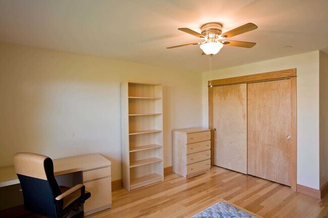 Foto del edificio - 143 Maple Ave