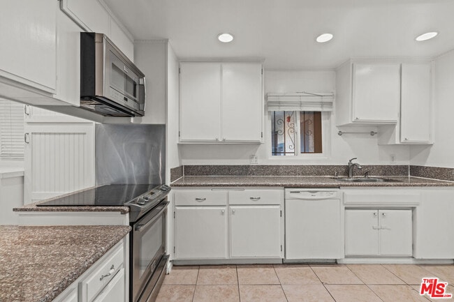 Building Photo - 2354 Fletcher Dr