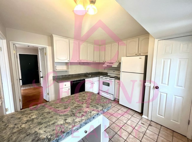 Building Photo - Spacious 2 Bed, 1.5 Bath Condo/Townhome in...