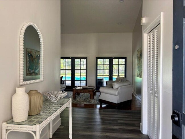 Building Photo - 325 Knotty Wood Ln