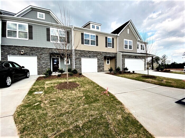 Foto principal - Brand New 3 bedroom Townhome for Rent