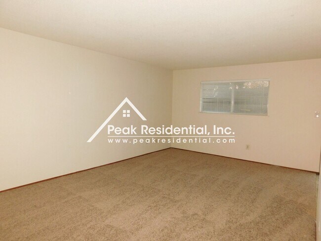 Foto del edificio - 3 br, 1 bath House - 6121 Jack London Circle