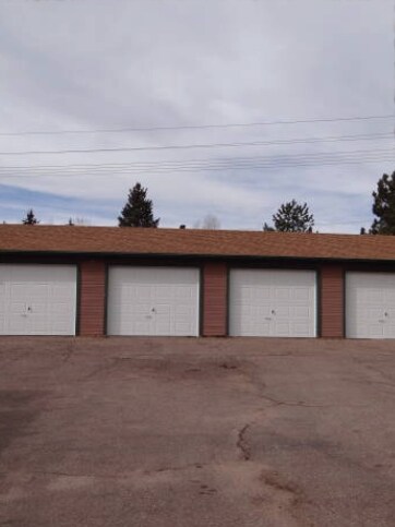 Building Photo - 640 Forest Edge Rd