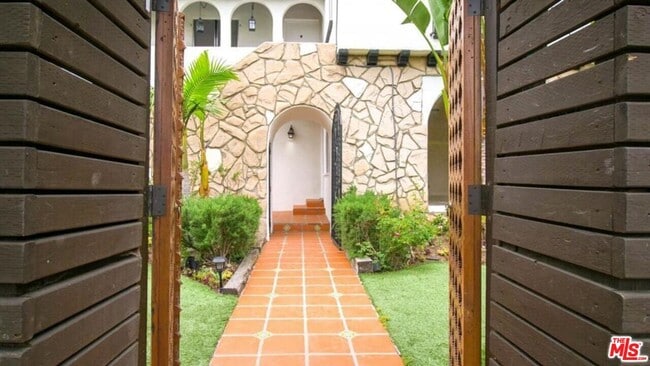 Foto del edificio - 1435 Ridgeley Dr