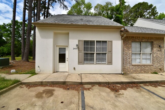 Building Photo - Hidden Oaks Apartments