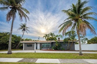 Building Photo - 1040 Lyons Park Dr