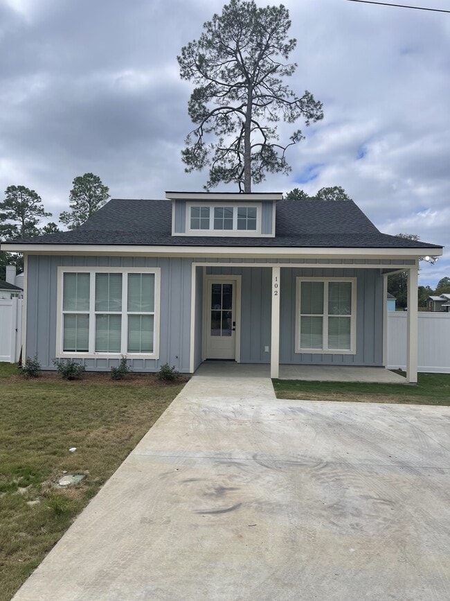 Building Photo - 102 W 9th St