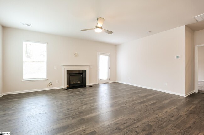 Building Photo - 574 Hillpark Ln