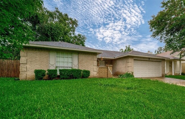 Building Photo - 1126 W Belgravia Dr