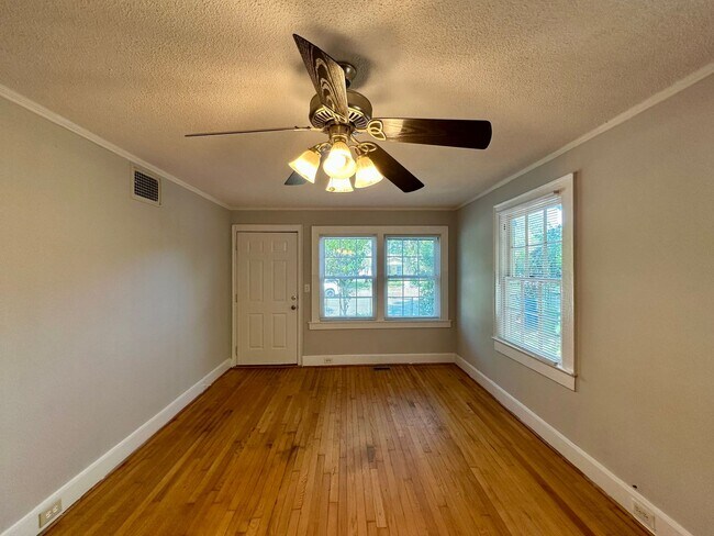 Building Photo - WILMINGTON - Sunset Park - Great location!...