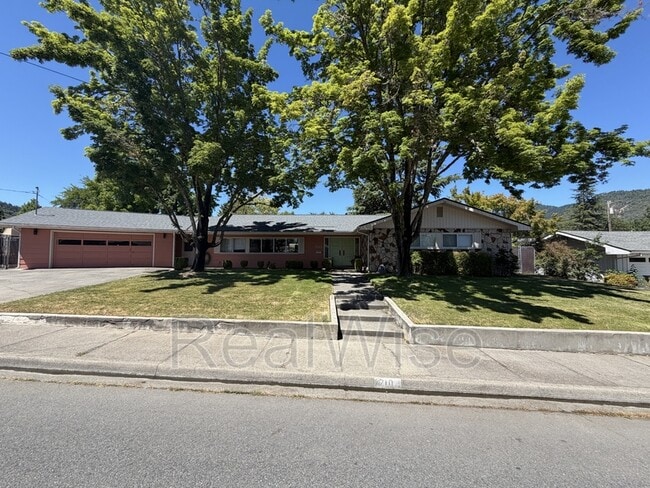 Building Photo - 710 NW Midland Ave
