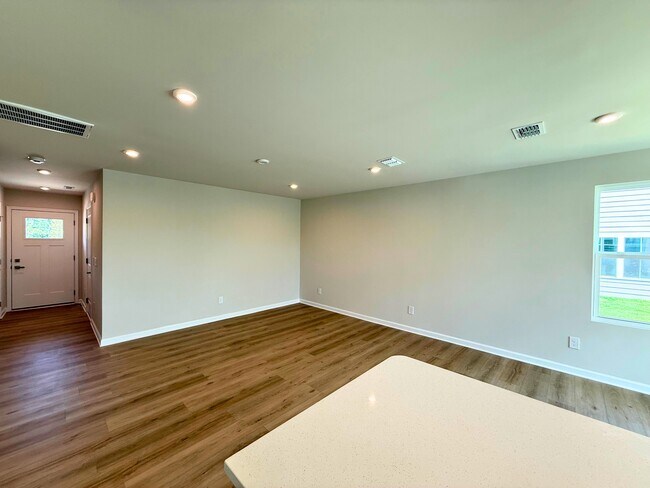 Building Photo - 108 Gaskin Ct