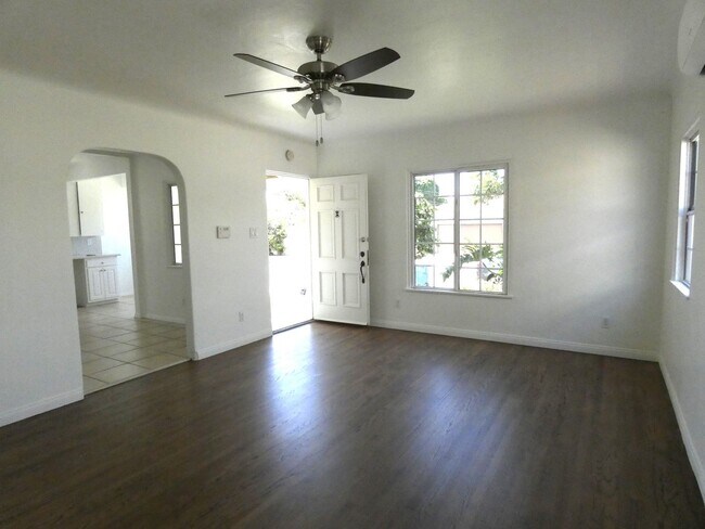 Foto del edificio - *Available NOW  in Inglewood!*