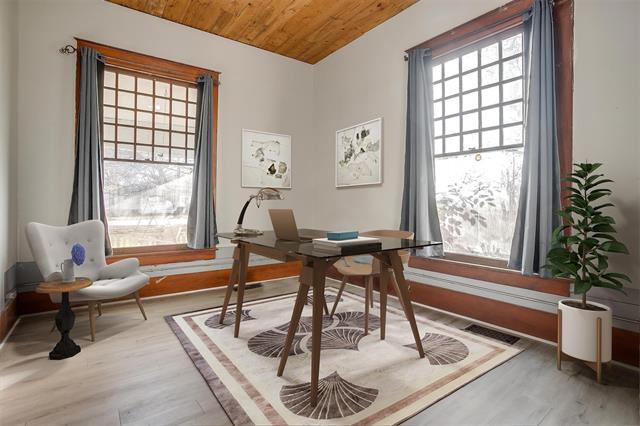 Foto del edificio - 300 S Sparks St