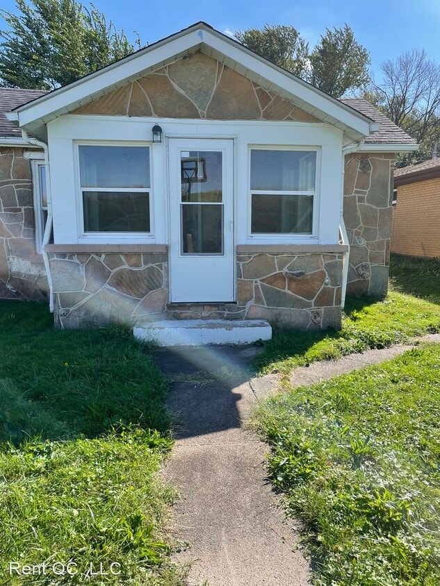 Primary Photo - 2 br, 1 bath House - 624 1st Ave