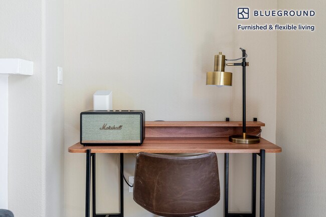 Foto del edificio - 800 High School Way