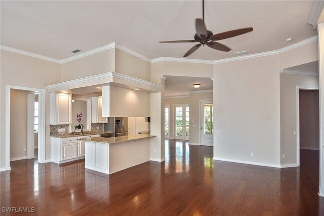 Foto del edificio - 4369 Queen Elizabeth Way