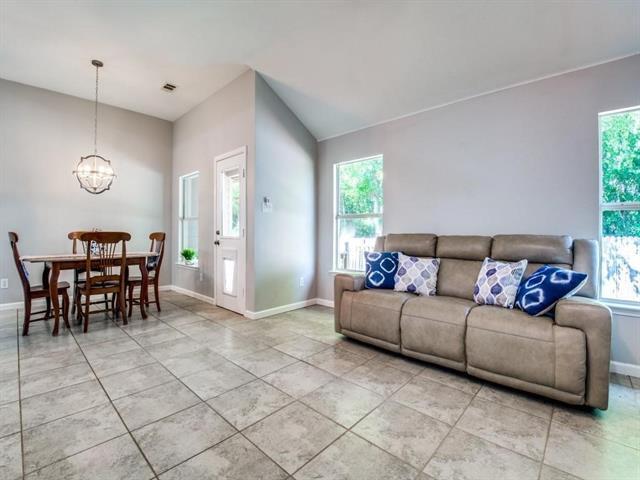 Foto del edificio - 832 Blue Heron Ln