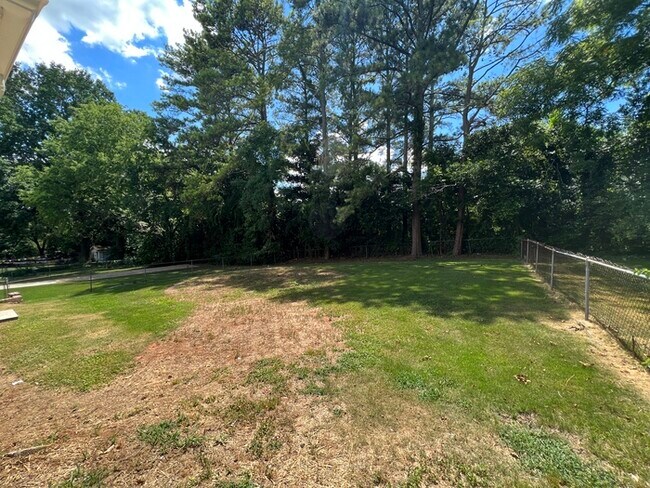 Building Photo - 713 Killarney Dr NW Huntsville, AL 35816