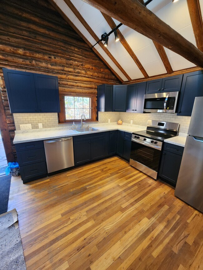 Cocina - 20650 Seminole Rd