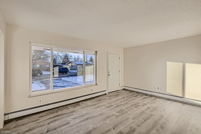 Building Photo - 2 br, 1 bath Duplex - 1638 Willodene Drive...