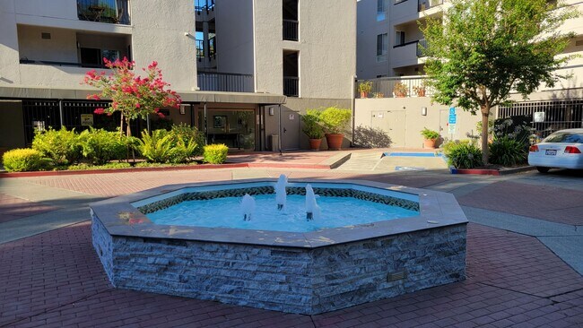 Foto del edificio - Spacious 1 Bedroom with great walking score
