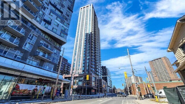 Building Photo - 130-130 River St