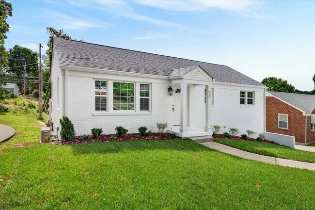 Building Photo - 221 Clearview Dr
