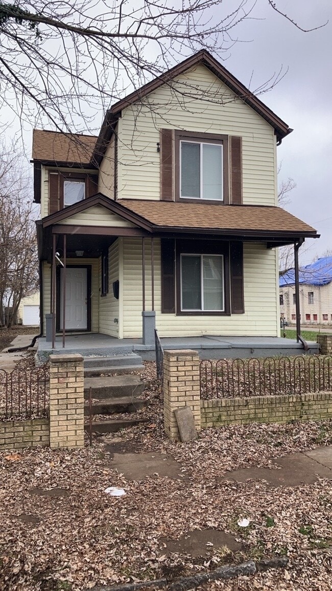 Building Photo - 105 S Irwin St