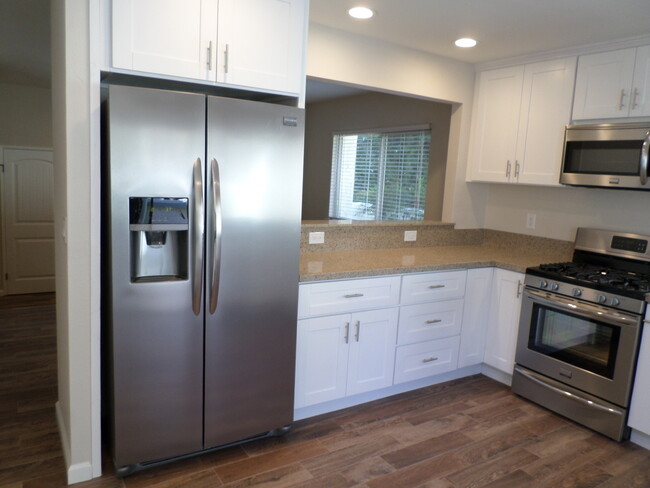 Building Photo - 806 Cardamom Ct