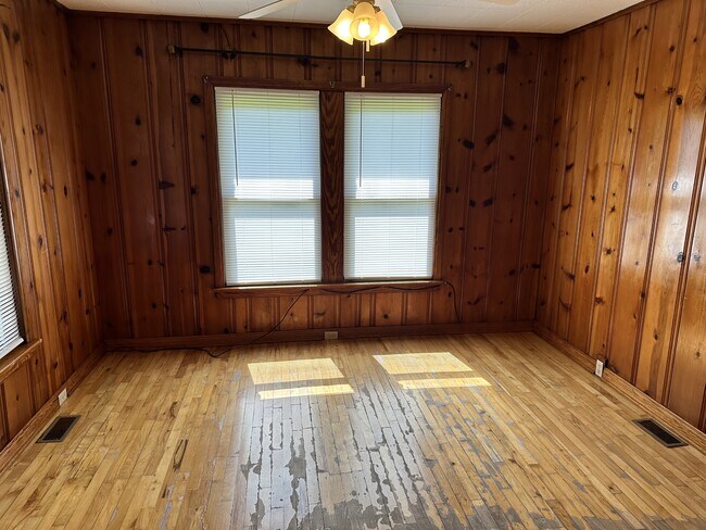 Building Photo - 3833 Lonas Dr