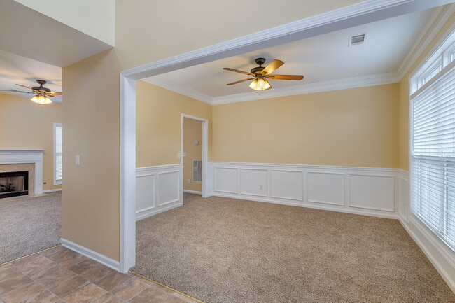 Building Photo - Gorgeous 5 bedroom with 3.5 Bath Home